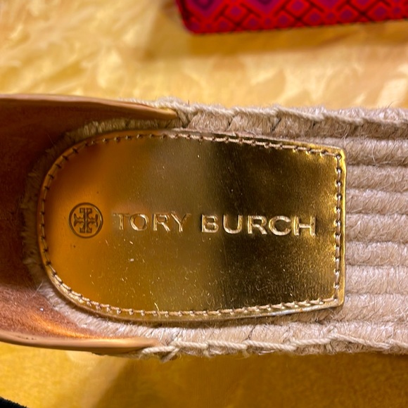 Tory Burch Gold Ambria Shelby Wedges beautiful but I need smaller size - Picture 4 of 4